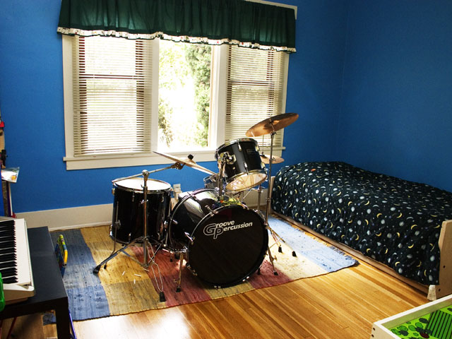 09front_bedroom.jpg